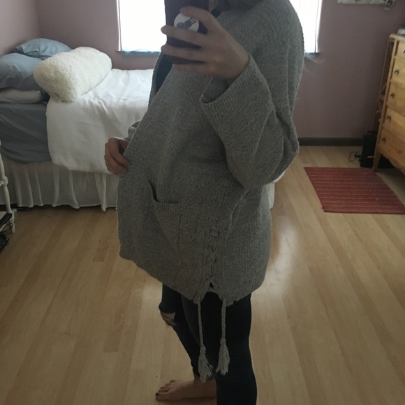 Cozy gray cardigan with lace up sides - Picture 4 of 8